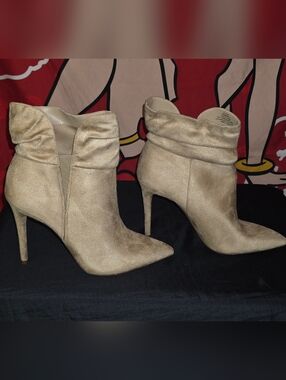 NIB- JESSICA SIMPSON LEJOS SLOUCH BOOTIES - Almond Faux Suede - Size 10M